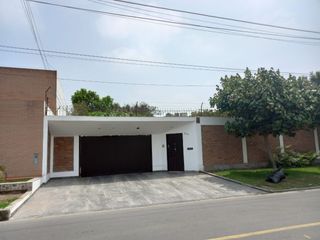 Foto 1 de SE VENDE HERMOSA CASA EN LA MOLINA