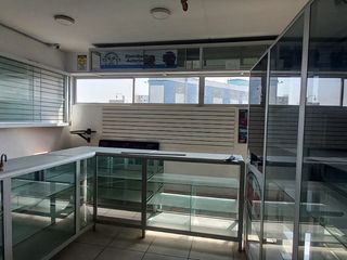 Foto 3 de ALQUILER LOCAL EN PLAZA FERRETERO - LAS MALVINAS