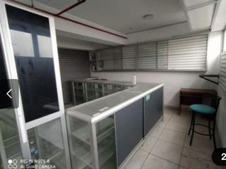 Foto 5 de ALQUILER LOCAL EN PLAZA FERRETERO - LAS MALVINAS