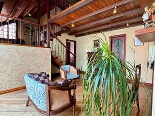 Foto 17 de ESPACIOSA CASA de 5 Dormitorios EN VENTA ubicada a pocos pasos de la Av de las Américas y Puertas del Sol