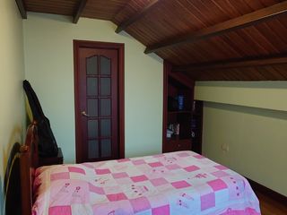 Foto 22 de ESPACIOSA CASA de 5 Dormitorios EN VENTA ubicada a pocos pasos de la Av de las Américas y Puertas del Sol