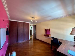 Foto 24 de ESPACIOSA CASA de 5 Dormitorios EN VENTA ubicada a pocos pasos de la Av de las Américas y Puertas del Sol