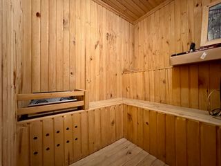 Foto 32 de ESPACIOSA CASA de 5 Dormitorios EN VENTA ubicada a pocos pasos de la Av de las Américas y Puertas del Sol