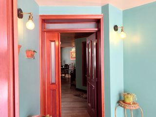 Foto 4 de ESPACIOSA CASA de 5 Dormitorios EN VENTA ubicada a pocos pasos de la Av de las Américas y Puertas del Sol