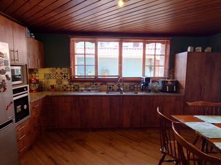 Foto 6 de ESPACIOSA CASA de 5 Dormitorios EN VENTA ubicada a pocos pasos de la Av de las Américas y Puertas del Sol