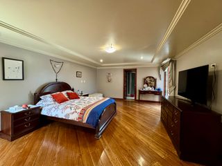 Foto 14 de ESPACIOSA CASA de 5 Dormitorios EN VENTA ubicada a pocos pasos de la Av de las Américas y Puertas del Sol