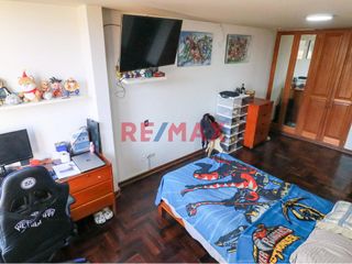 Foto 17 de Casa De 4 Pisos En San Borja Con Minidepartamento
