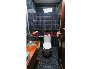 Foto 3 de Casa De 4 Pisos En San Borja Con Minidepartamento