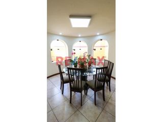 Foto 6 de Casa De 4 Pisos En San Borja Con Minidepartamento