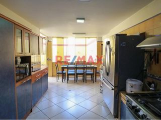 Foto 10 de Casa De 4 Pisos En San Borja Con Minidepartamento