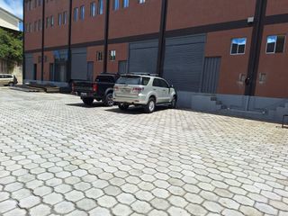 Foto 1 de Arriendo Bodegas Muy Seguras, Norte de Quito de 108 m² y 216 m²