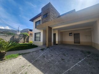 Foto 2 de Vendo casa independiente en La Mitad del Mundo