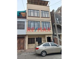Foto 1 de Se Vende Amplia Casa En Los Olivos