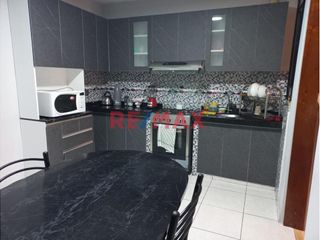 Foto 2 de Se Vende Amplia Casa En Los Olivos