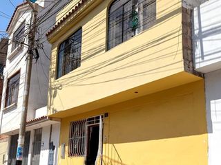 Foto 2 de Espaciosa Casa de 2 Niveles en Alfonso Ugarte III Etapa, Tacna