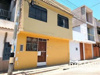 Foto 1 de Espaciosa Casa de 2 Niveles en Alfonso Ugarte III Etapa, Tacna