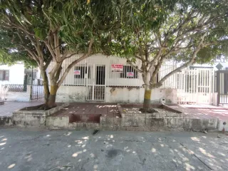 Foto 2 de VENDO AMPLIA CASA EN EL BARRIO OLAYA
