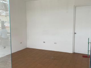 Foto 2 de LOCAL COMERCIAL - 19 M2 - EDIFICIO CON ASCENSOR