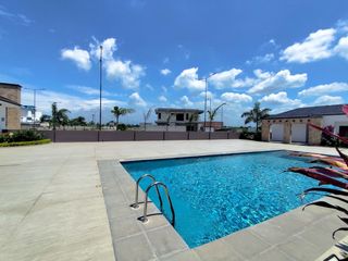 Foto 1 de EN VENTA CASA EN URBANIZACIÓN PRIVADA EN MACHALA