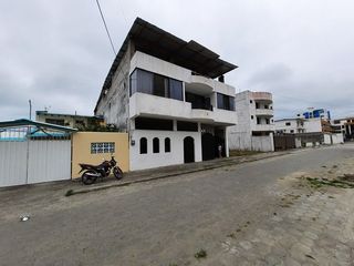 Foto 3 de SE VENDE CASA DE 3 DEPARMENTOS,  FRENTE A LA PLAYA ATACAMES – ESMERLDAS - ECUADOR