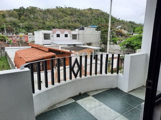 Foto 6 de SE VENDE CASA DE 3 DEPARMENTOS,  FRENTE A LA PLAYA ATACAMES – ESMERLDAS - ECUADOR