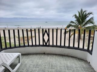 Foto 9 de SE VENDE CASA DE 3 DEPARMENTOS,  FRENTE A LA PLAYA ATACAMES – ESMERLDAS - ECUADOR