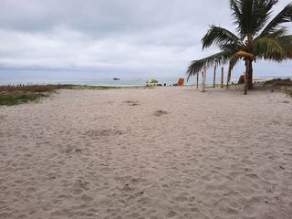 Foto 14 de SE VENDE CASA DE 3 DEPARMENTOS,  FRENTE A LA PLAYA ATACAMES – ESMERLDAS - ECUADOR