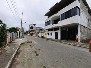 Foto 16 de SE VENDE CASA DE 3 DEPARMENTOS,  FRENTE A LA PLAYA ATACAMES – ESMERLDAS - ECUADOR