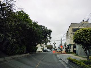 Foto 2 de VENDO CASA COMO TERRENO CON 36 mts DE FRENTE URB SANTA TERESA  SURCO