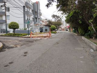 Foto 4 de VENDO CASA COMO TERRENO CON 36 mts DE FRENTE URB SANTA TERESA  SURCO