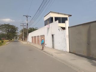Foto 1 de TERRENO Y GALPON INDUSTRIAL UBICADO EN EL KM 23.5 VIA DAULE, FRENTE A LAGO DE CAPEIRA