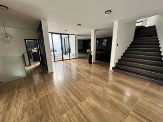 SE  ARRIENDA CASA INDEPENDIENTE, 3 NIVELES, PISCINA GONZÁLEZ SUÁREZ.