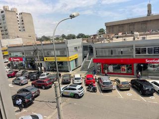 Foto 9 de ALQUILO AMPLIA Y UBICADISIMA OFICINA EN EL CENTRO COMERCIAL CHACARILLA