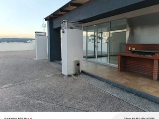 Foto 9 de SE RENTA MODERNA SUITE PATIO PRIVADO SEMI AMOBLADA QUITO TENIS