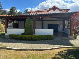 Foto 3 de SE RENTA CASA 200M2 4 DORMITORIOS, PATIO CONJUNTO PRIVADO, SECTOR TUMBACO