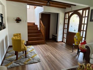 Foto 5 de SE RENTA CASA 200M2 4 DORMITORIOS, PATIO CONJUNTO PRIVADO, SECTOR TUMBACO