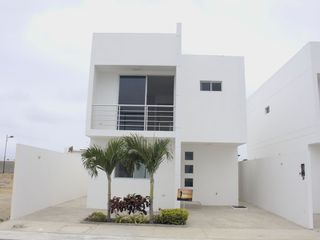 Foto 1 de HERMOSA CASA EN PUNTA CARNERO