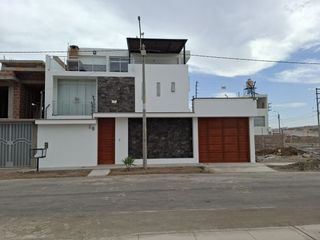 Foto 1 de HERMOSA CASA EN VENTA EN RESIDENCIAL LAS VIÑAS DE POCOLLAY- TACNA