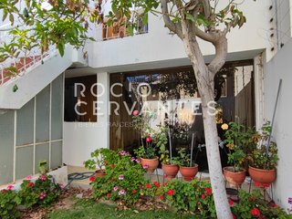 Foto 2 de ¡VENDO CASA en Portales de Cayma! Ideal vivienda/negocio - $$