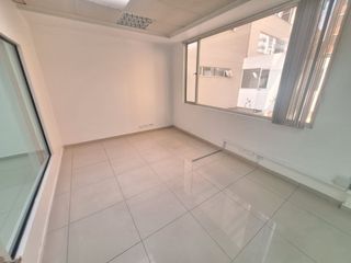 Foto 1 de SE ARRIENDA LINDA OFICINA DE 80M2 CON VARIOS AMBIENTES REPÚBLICA DEL SALVADOR.
