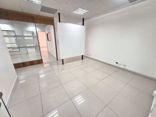 Foto 2 de SE ARRIENDA LINDA OFICINA DE 80M2 CON VARIOS AMBIENTES REPÚBLICA DEL SALVADOR.