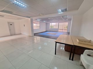 Foto 3 de SE ARRIENDA LINDA OFICINA DE 80M2 CON VARIOS AMBIENTES REPÚBLICA DEL SALVADOR.