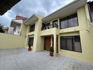 Foto 1 de Casa de venta en la primero de mayo con consultorio