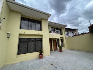 Foto 2 de Casa de venta en la primero de mayo con consultorio