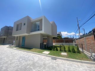 Foto 1 de Venta de casa en Puembo, conjunto cerrado doble seguridad, fácil acceso a principales colegios Einstein, Cervantes.