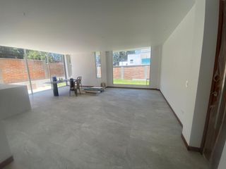 Foto 2 de Venta de casa en Puembo, conjunto cerrado doble seguridad, fácil acceso a principales colegios Einstein, Cervantes.