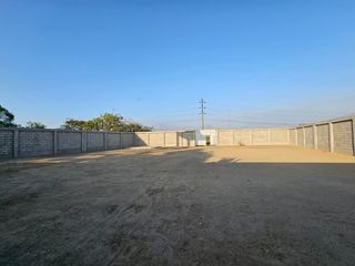 Foto 1 de ¡Terreno Industrial Cercado En Fundo Larrea, Moche – Ideal Para Almacenes Y Empresas Industriales! (AIPANAQUE)