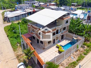 Foto 1 de Casa Con Piscina En Venta en El Cambio, Provincia de El Oro