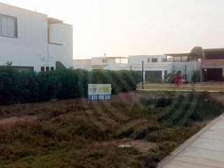 Foto 1 de SE VENDE TERRENO EN ESQUINA CON VISTA AL PÓRTICO DE INGRESO Y CON UNA COCHERA. ZONA ESTRÁTEGICA!!!!!!,