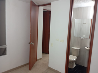 Foto 10 de SE VENDE APARTAMENTO EN GRAN GRANADA